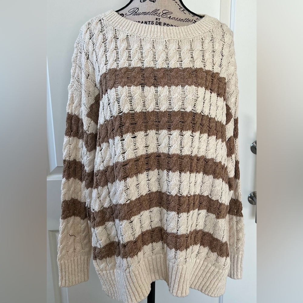Women’s Size Medium White With Tan Stripes Chunky Pilcro Sweater